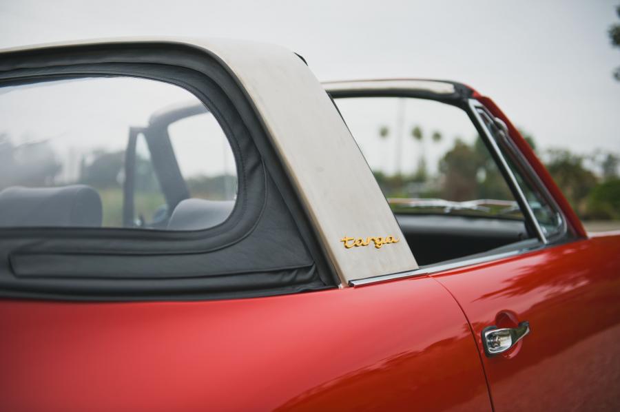  Porsche 911 S Soft Window Targa 1967 года  (фото 5 из 18)